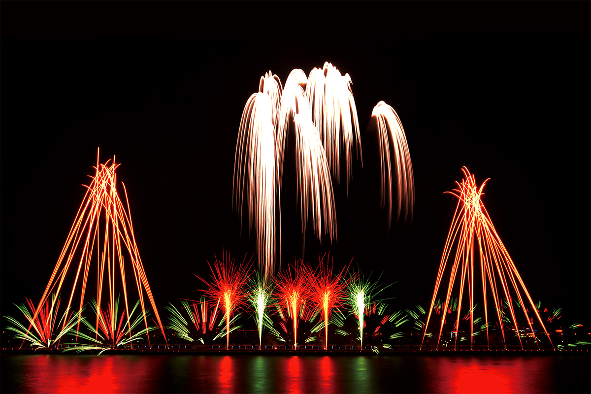 橘子洲国际音乐焰火《太阳不愿下山的地方》